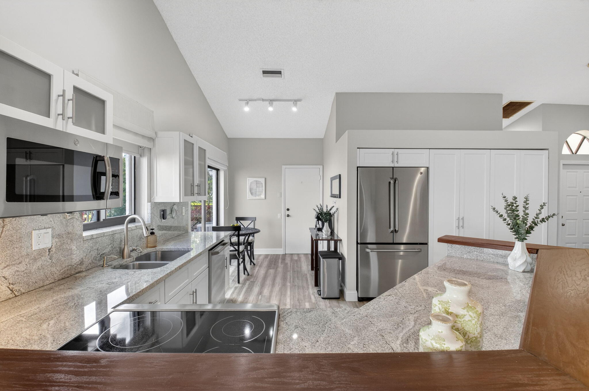 5536 Fox Hollow Dr Drive