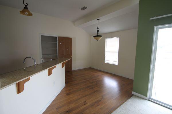 5211 Moore Loop