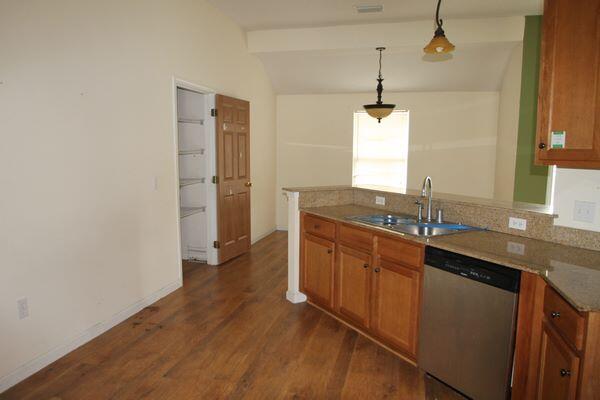 5211 Moore Loop
