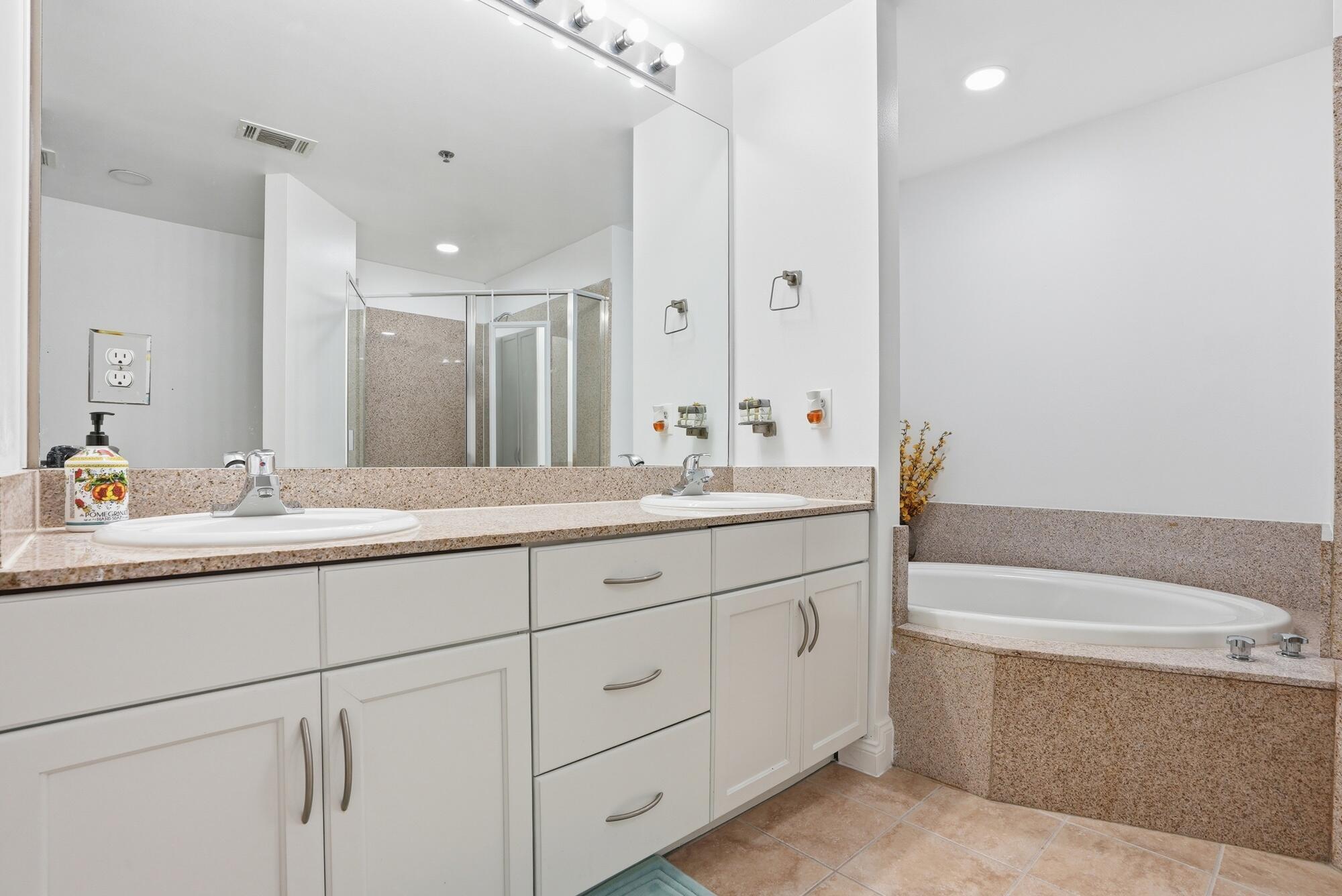 9902 S Thomas Drive UNIT 732