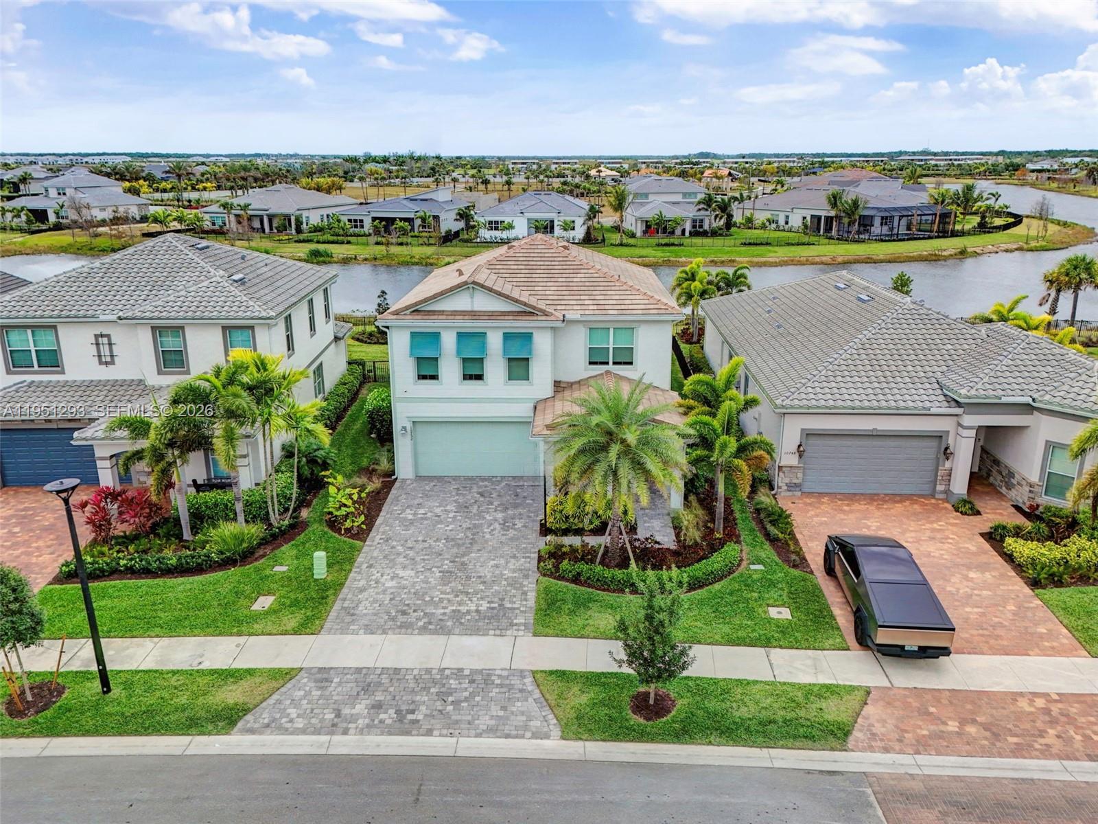 10752 Northbrook Circle
