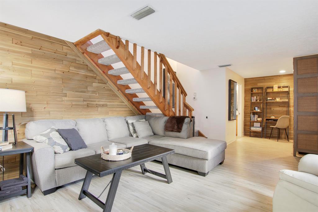 1605 S Us Highway 1, 1h