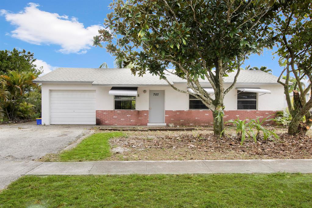 707 Oklawaha Street