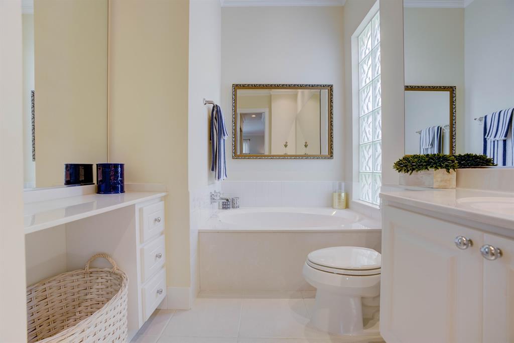 8573 SE Nicolete Lane