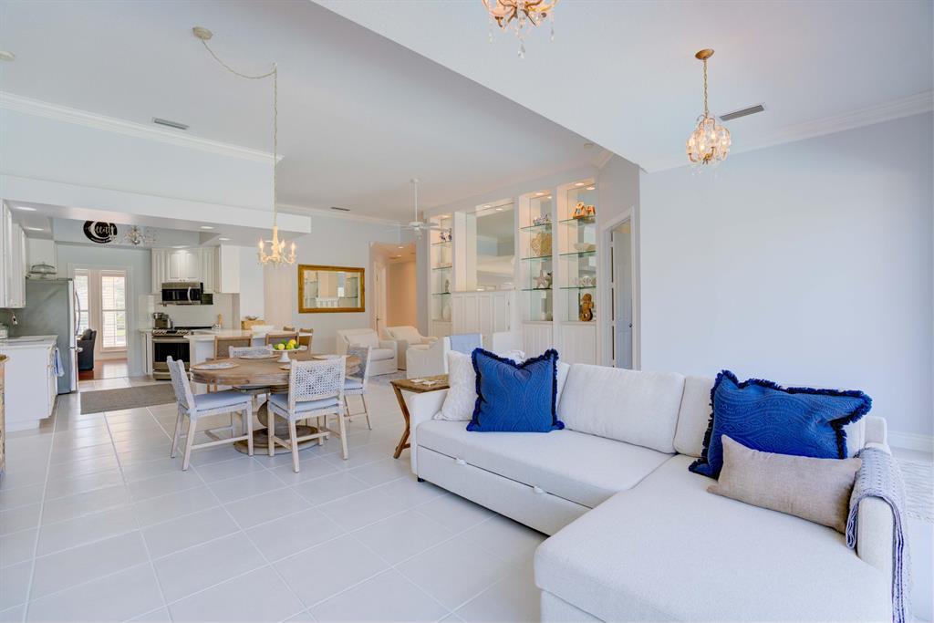 8573 SE Nicolete Lane