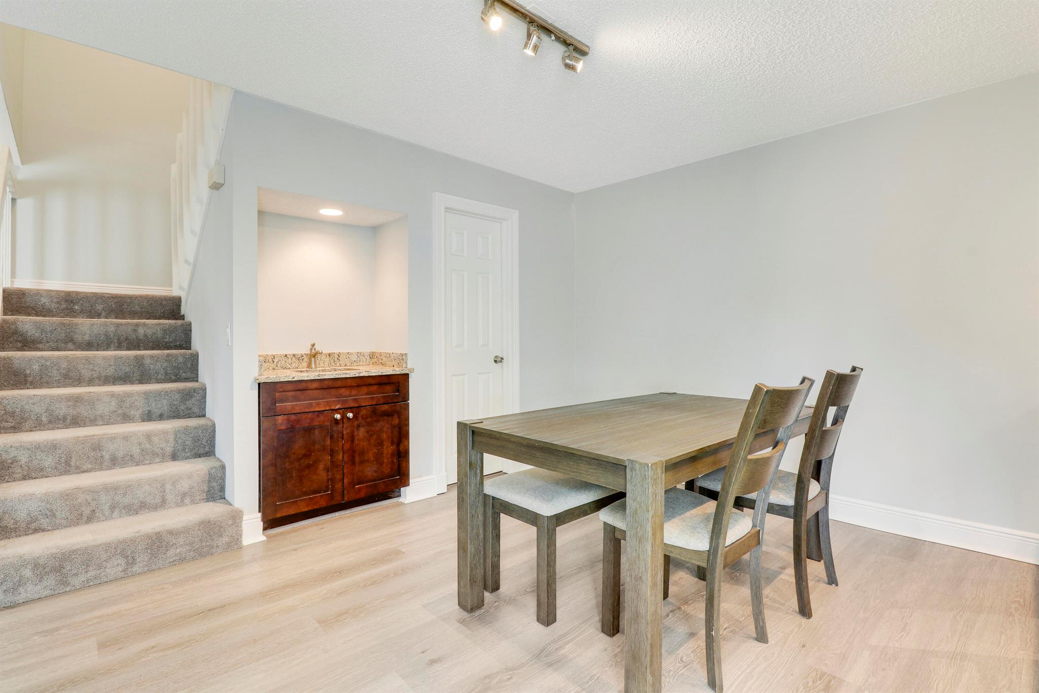 141 E Riverside Drive 9b