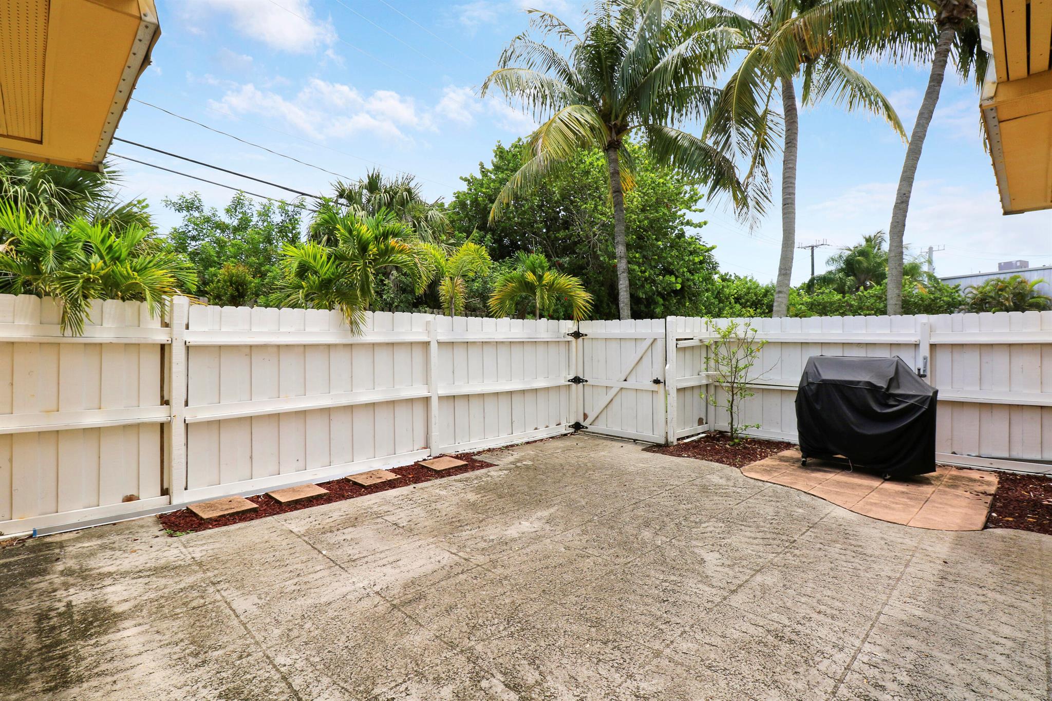 141 E Riverside Drive 9b