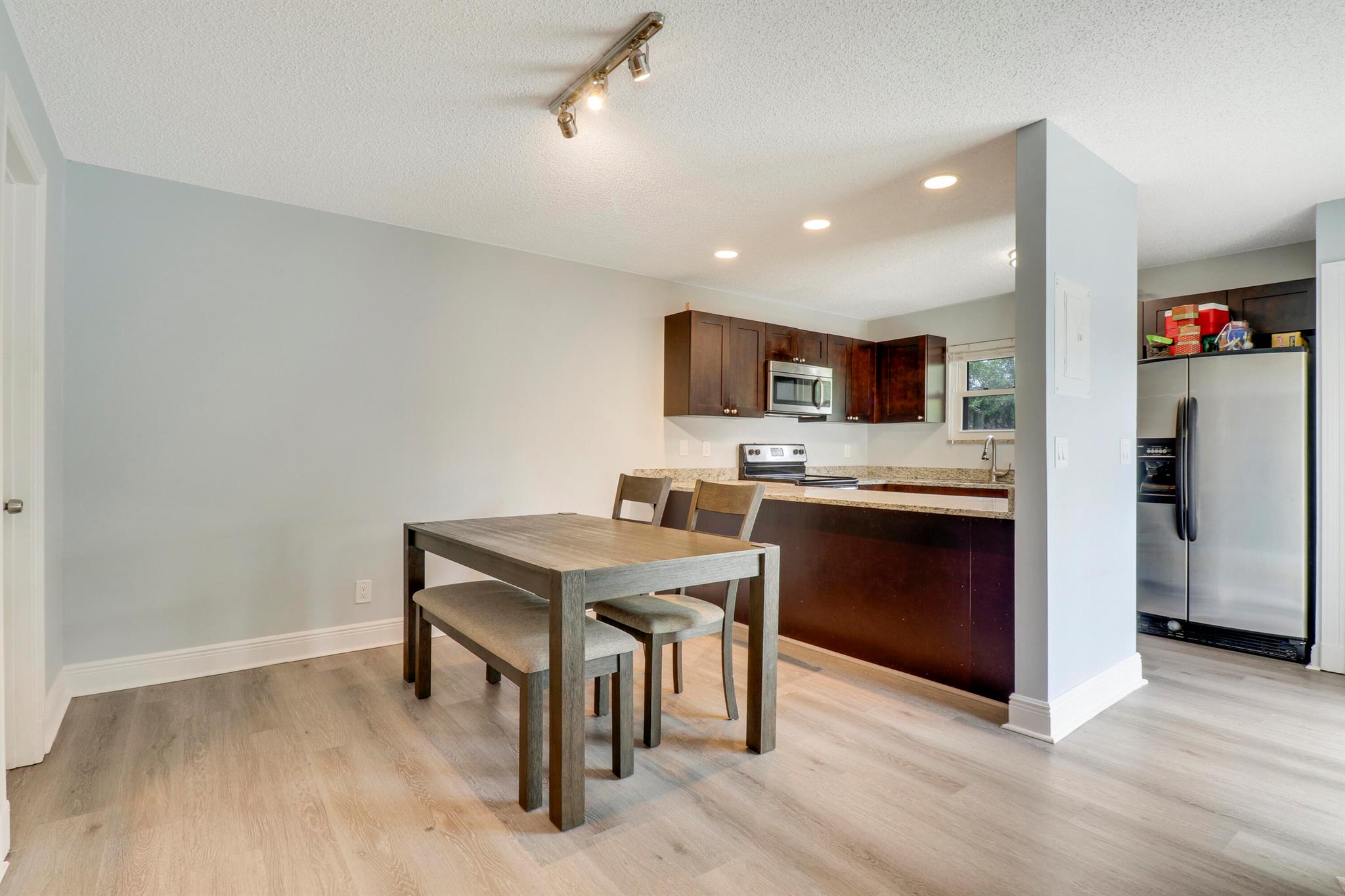 141 E Riverside Drive 9b