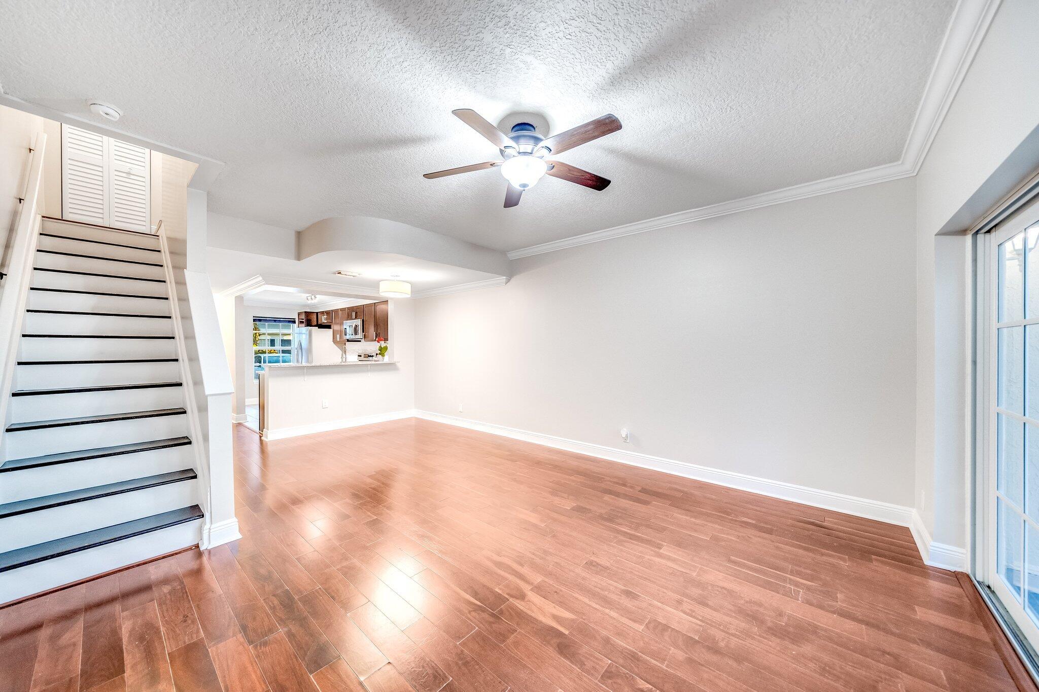 5535 Pageant Place 14