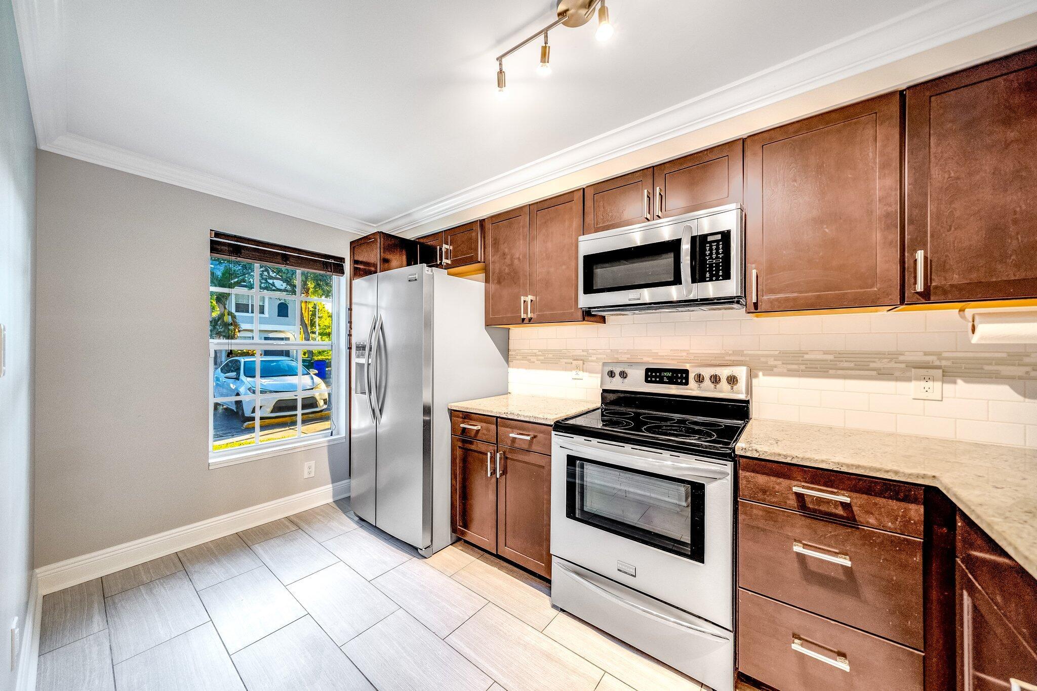 5535 Pageant Place 14