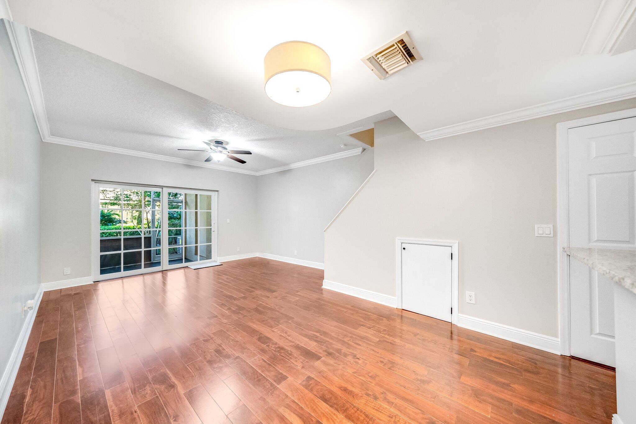 5535 Pageant Place 14