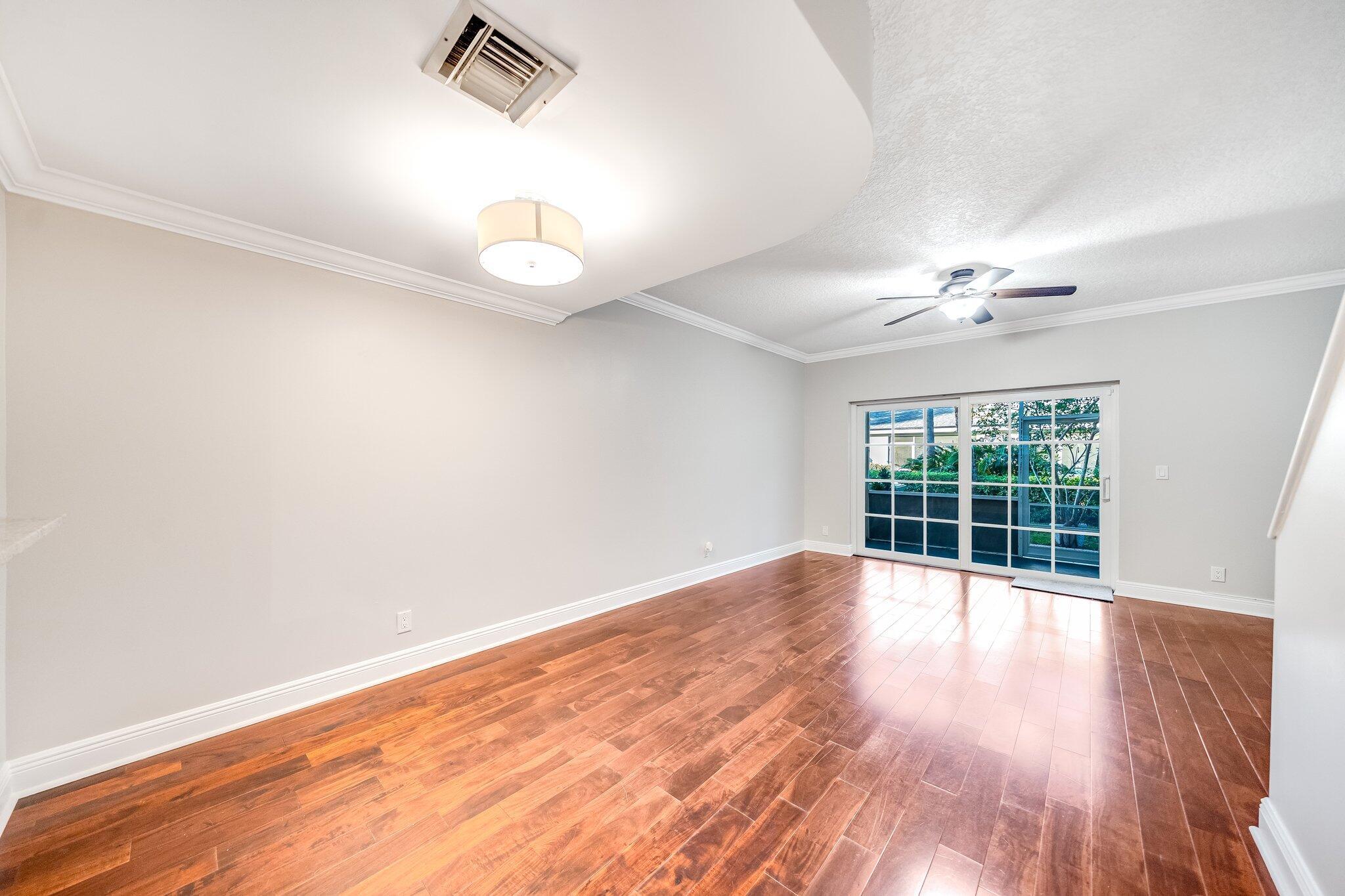 5535 Pageant Place 14