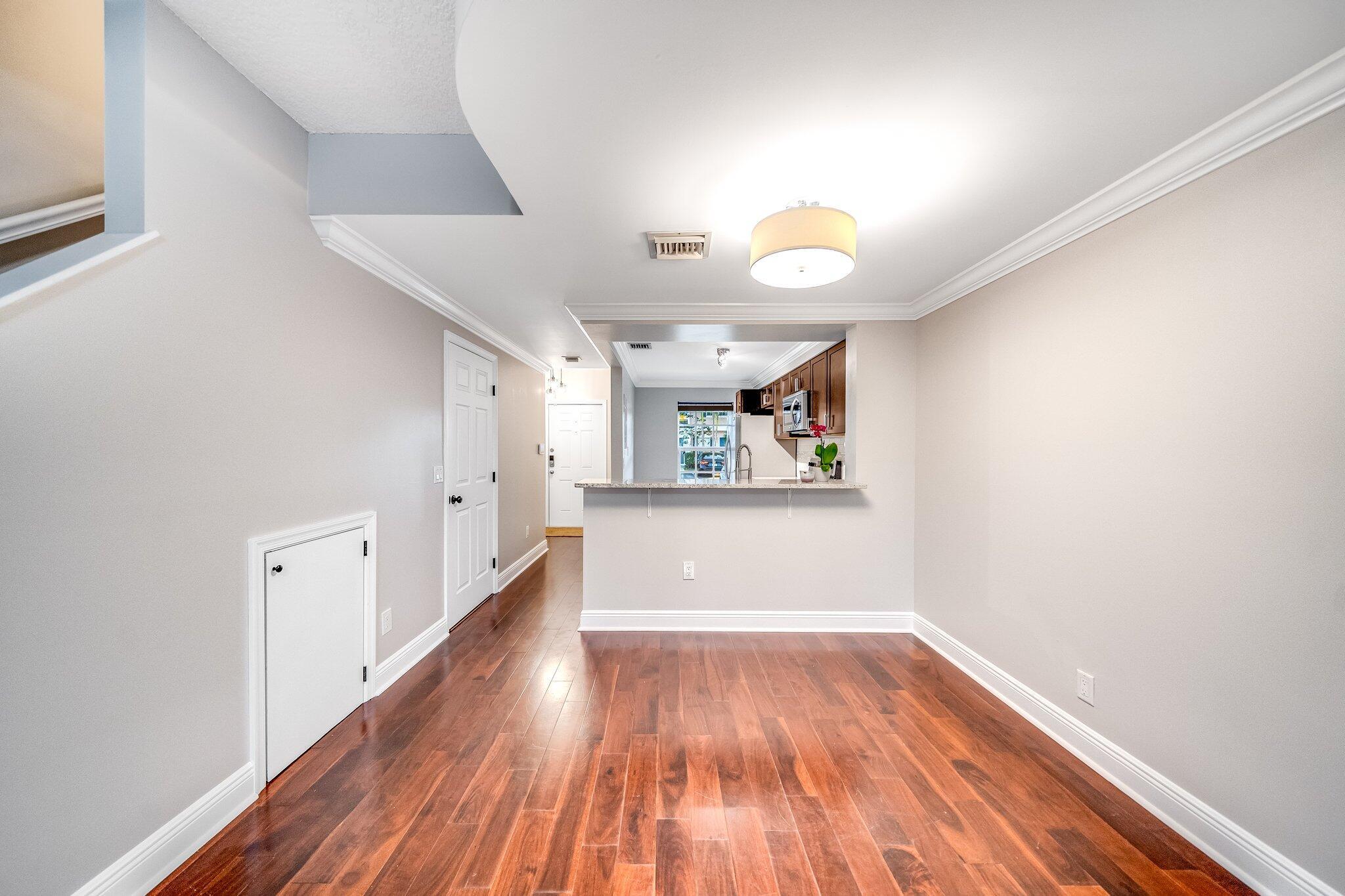 5535 Pageant Place 14