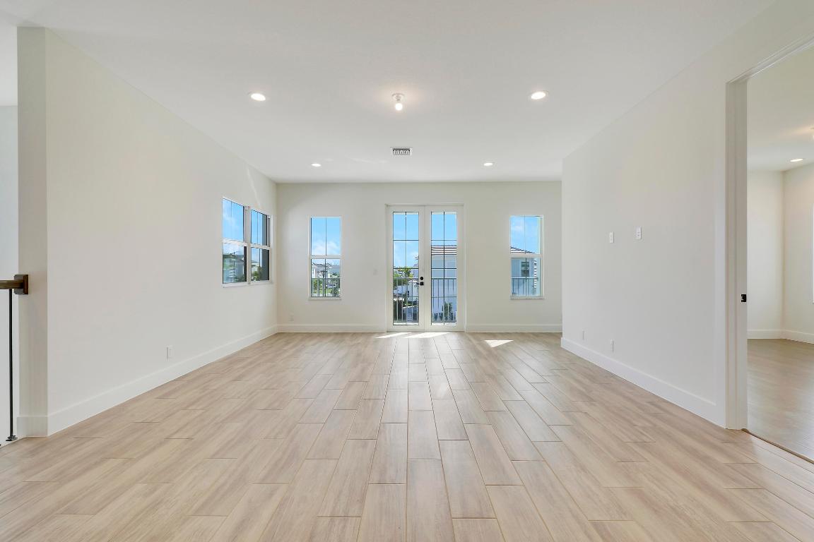 9194 Crestview Circle