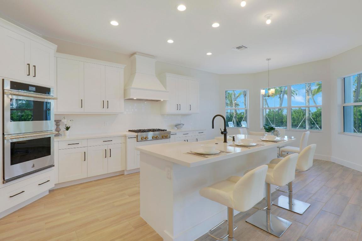 9194 Crestview Circle