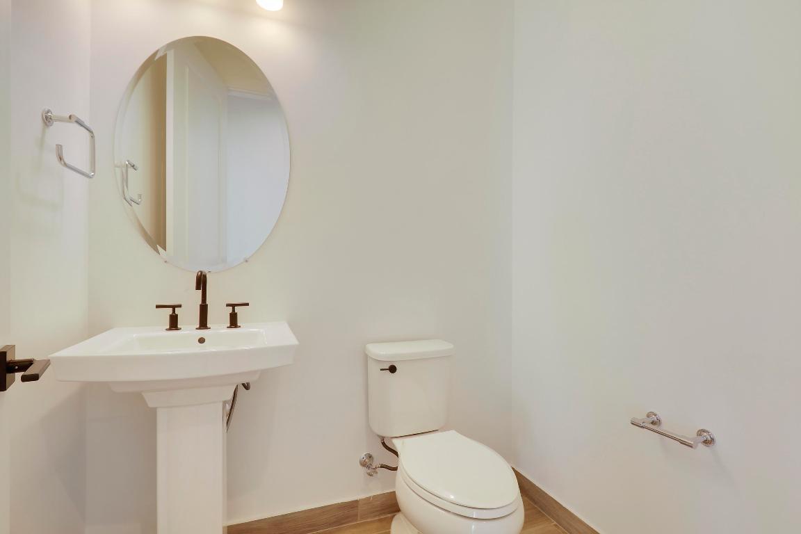 9194 Crestview Circle