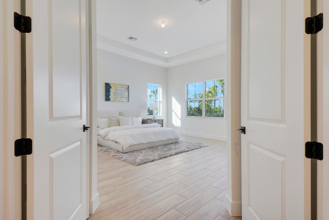 9194 Crestview Circle