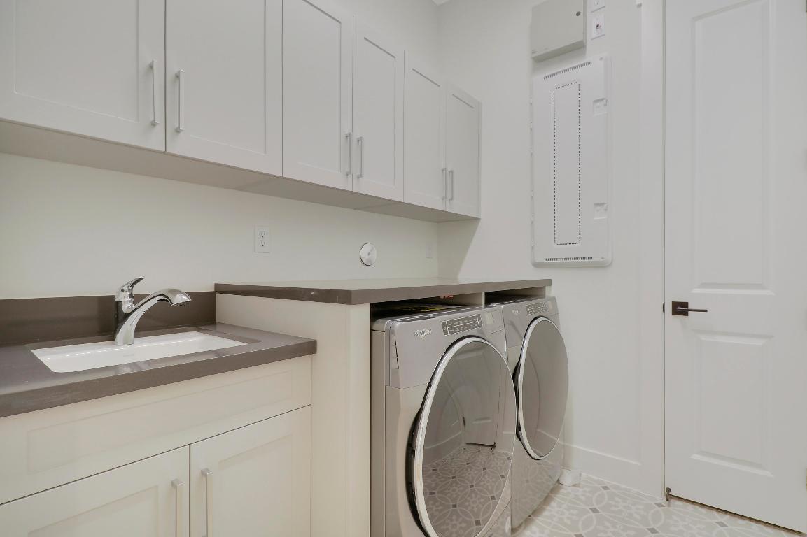 9194 Crestview Circle