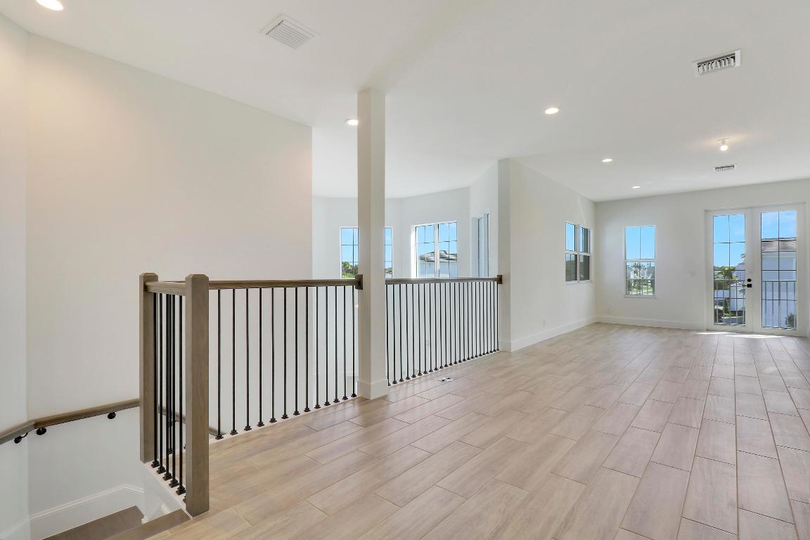 9194 Crestview Circle