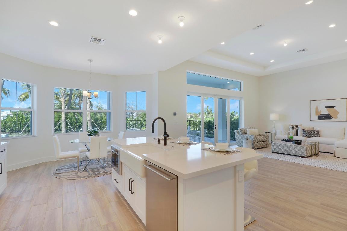 9194 Crestview Circle