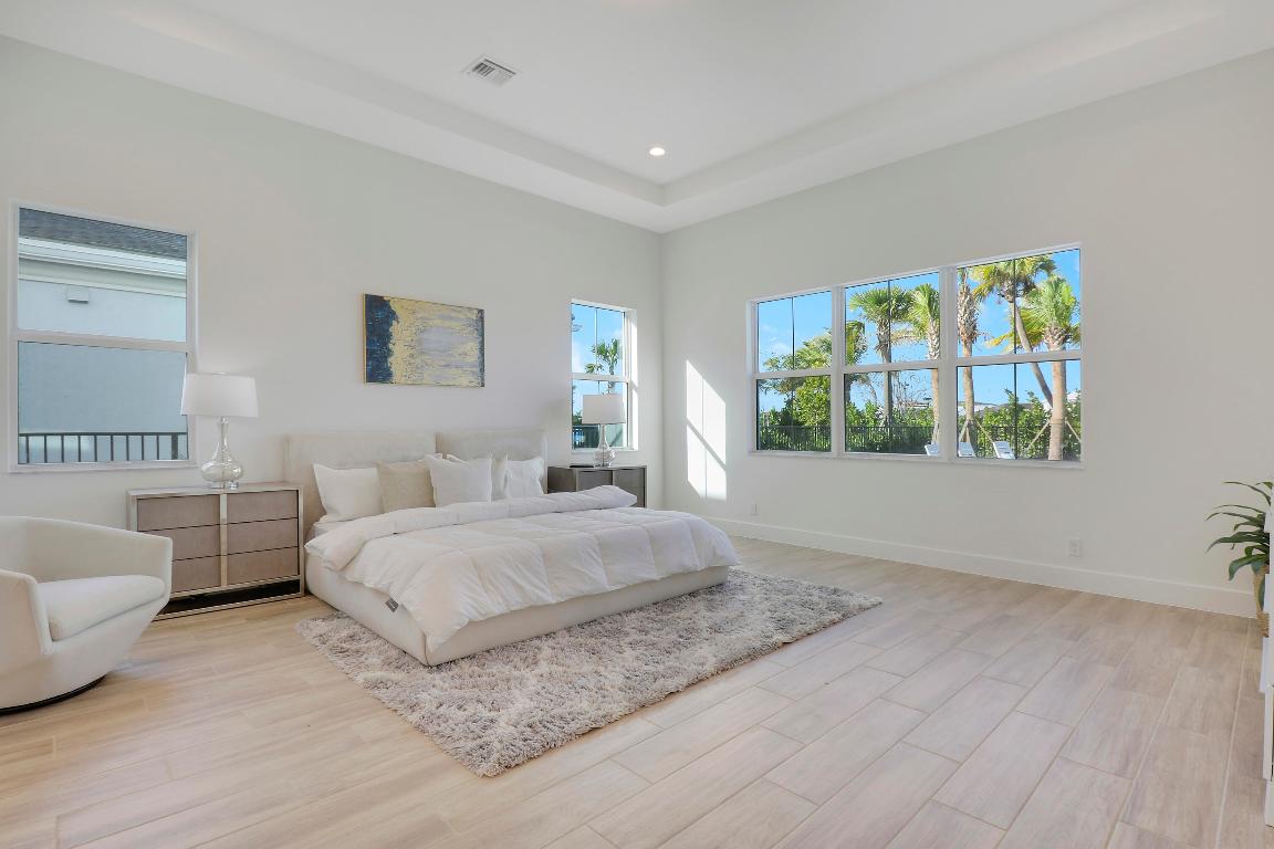 9194 Crestview Circle