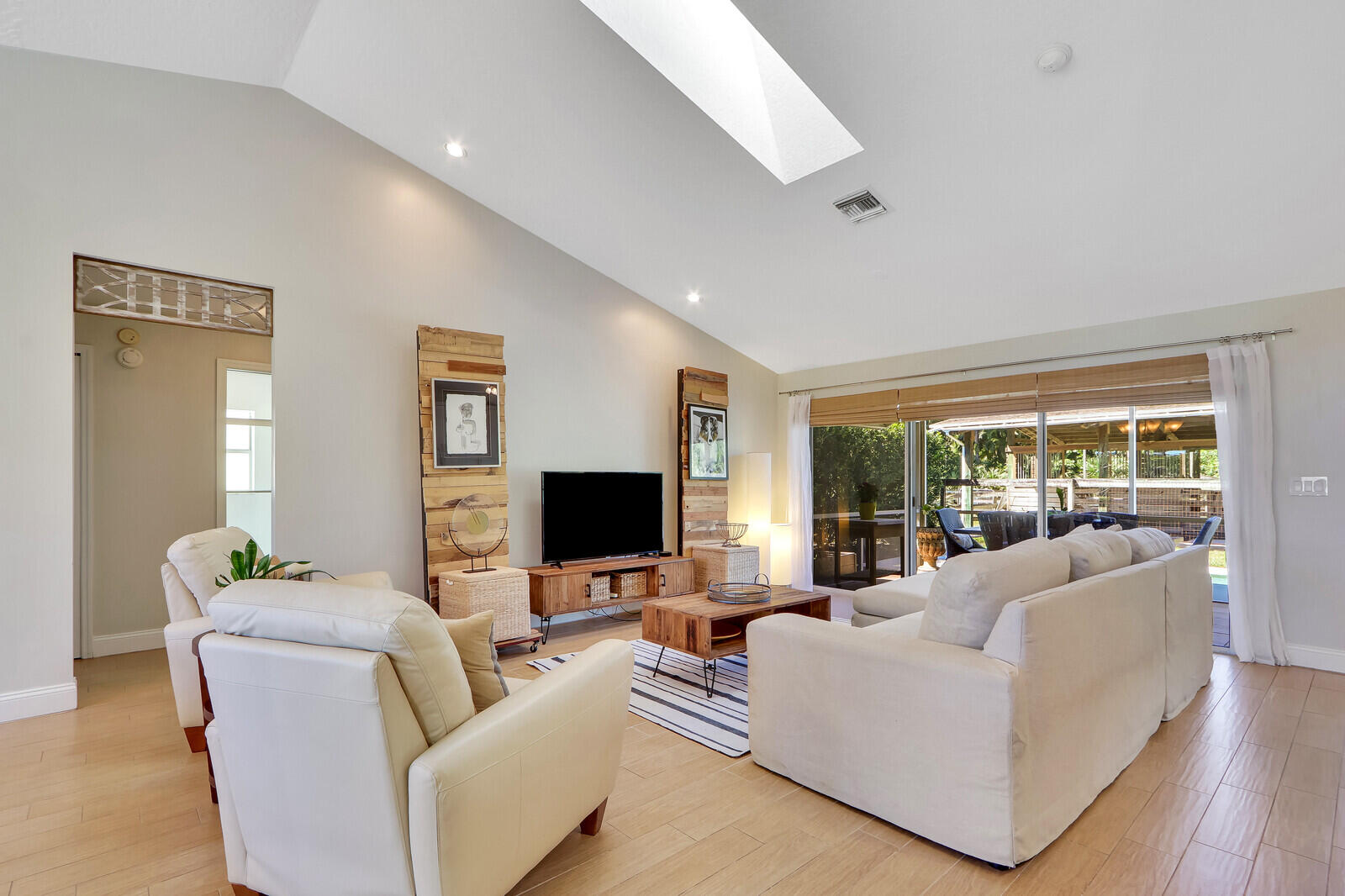 15595 Mellen Lane