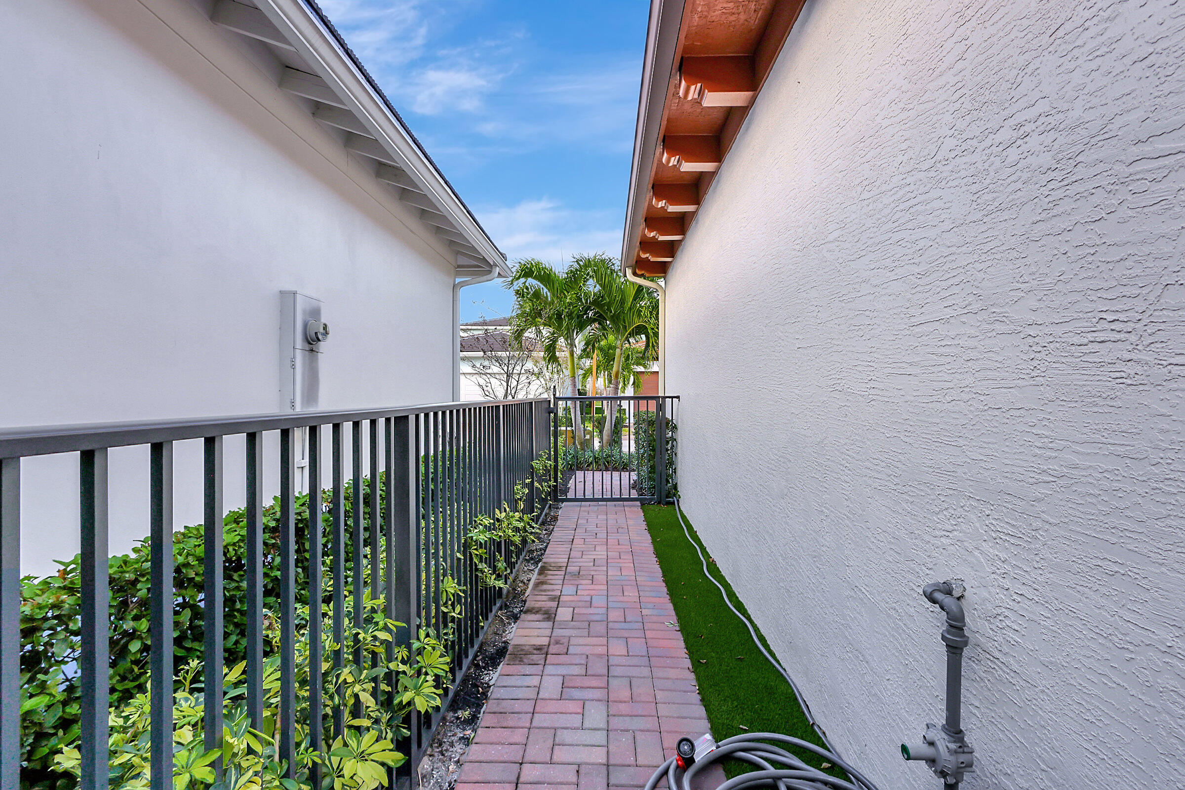8055 Hobbes Way