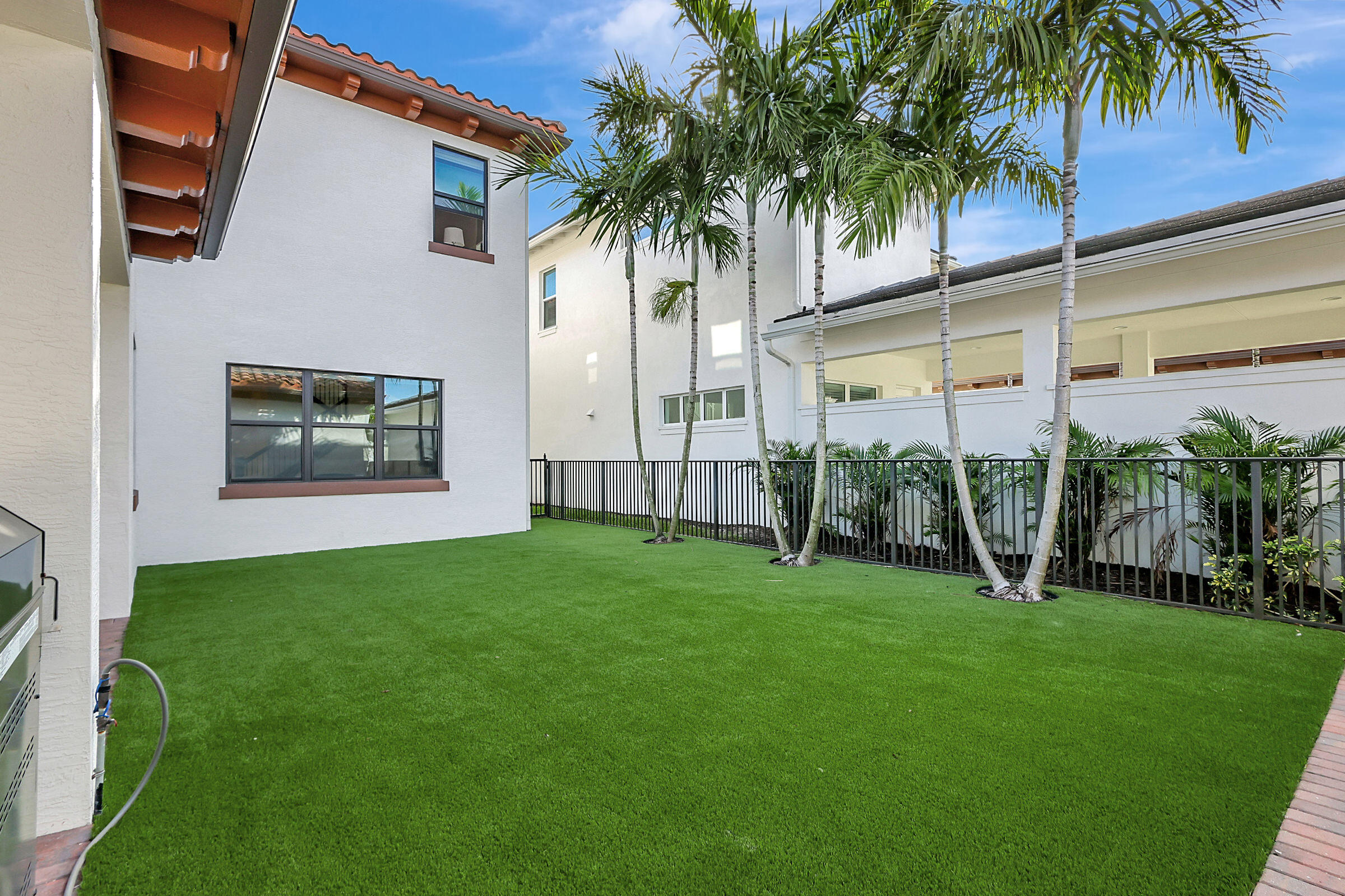 8055 Hobbes Way