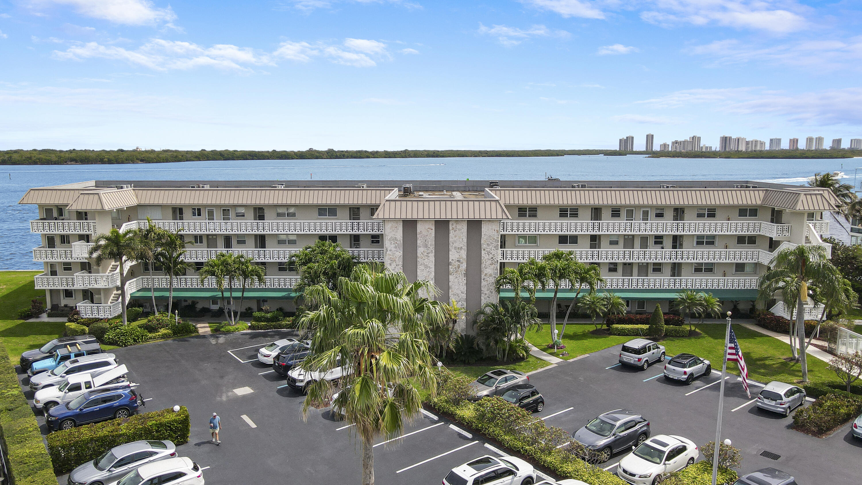 52 Yacht Club Drive 203
