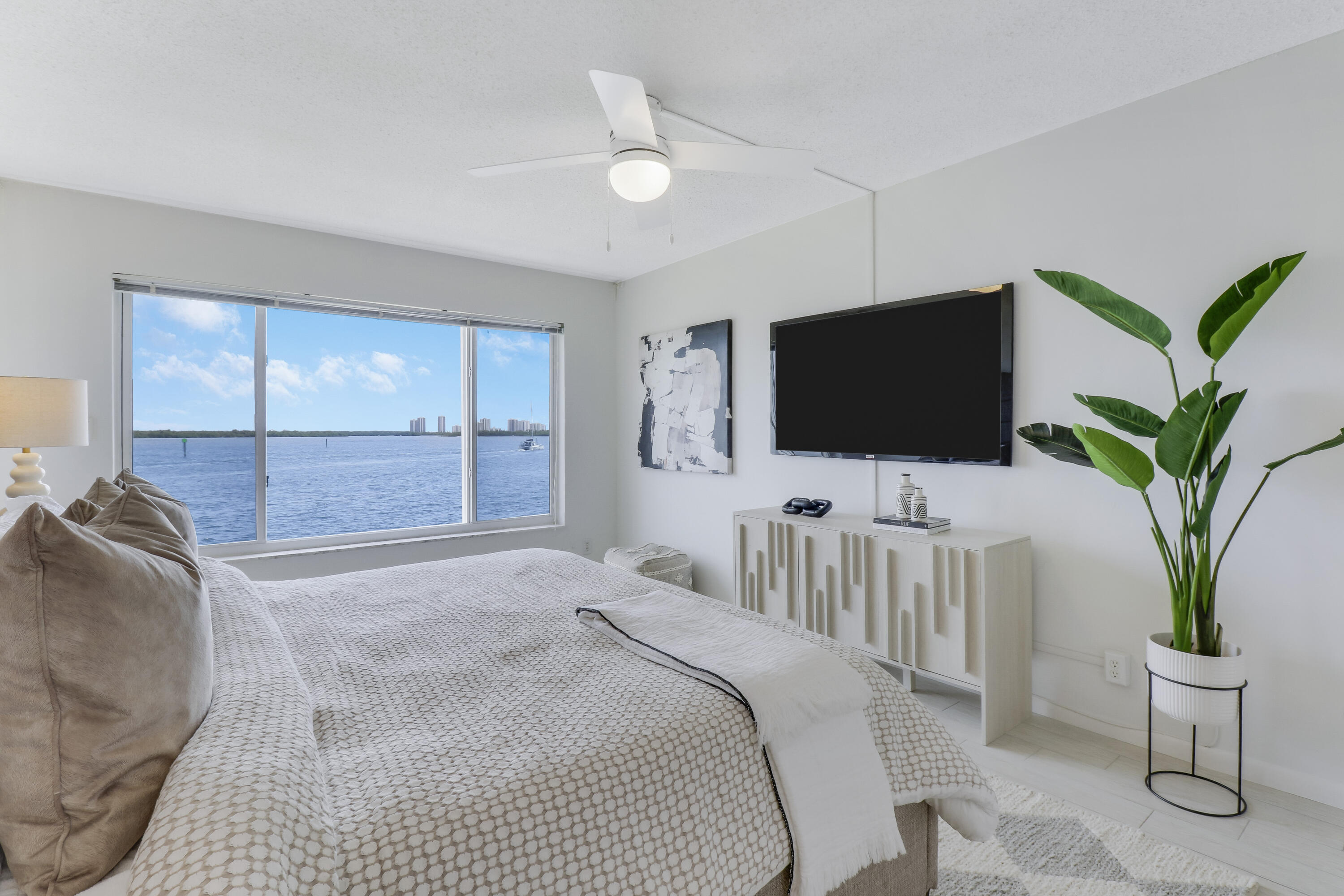 52 Yacht Club Drive 203