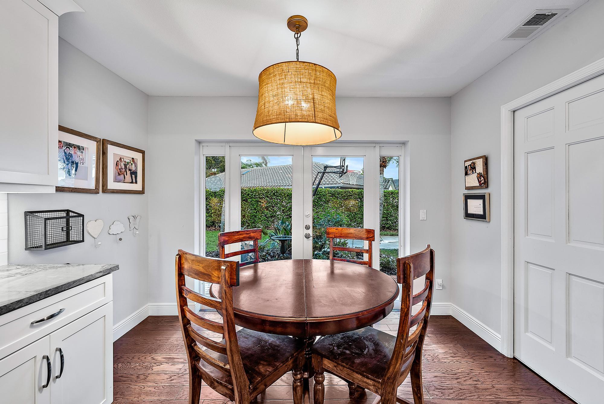 92 Dunbar Road E