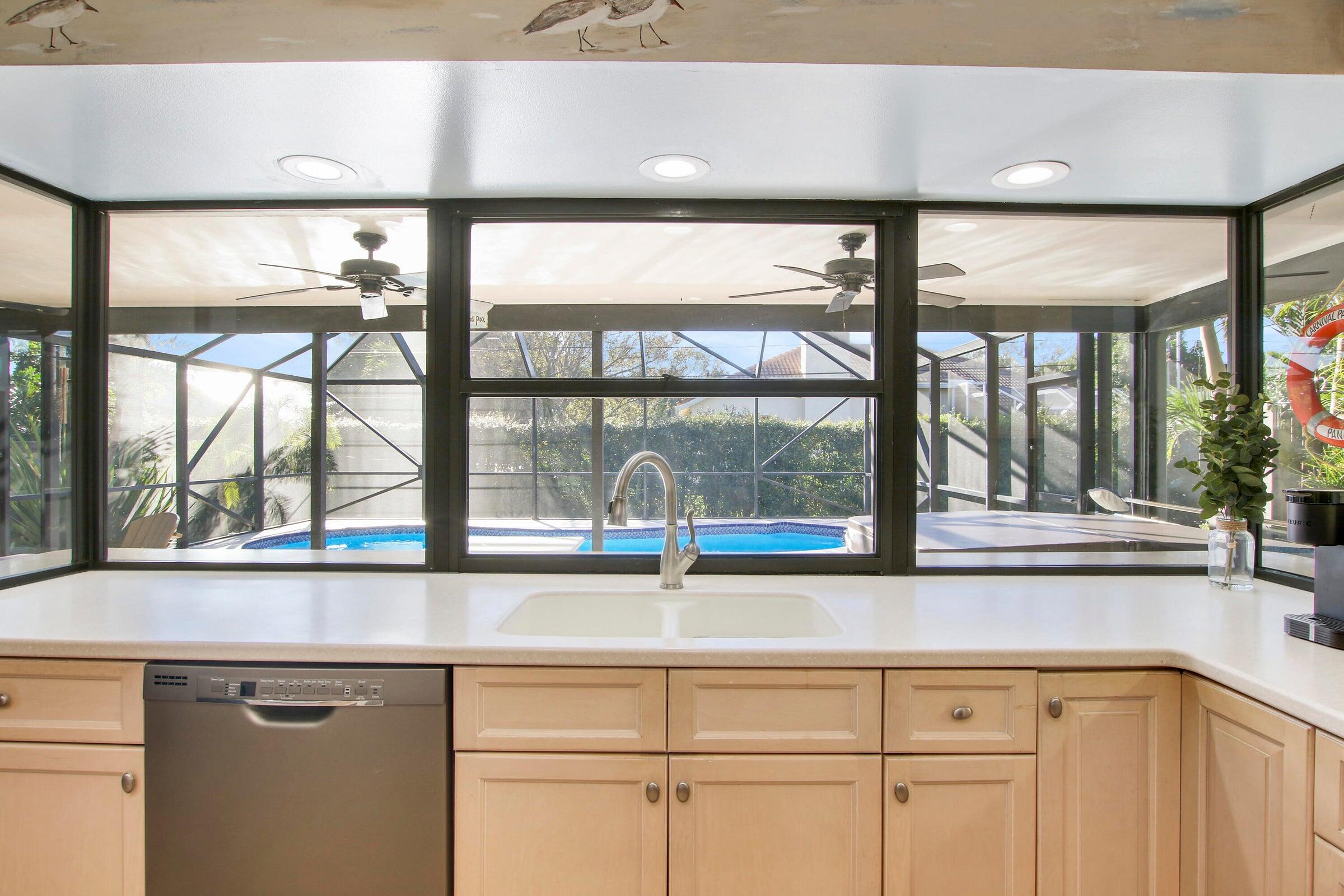 8148 SE Coconut Street