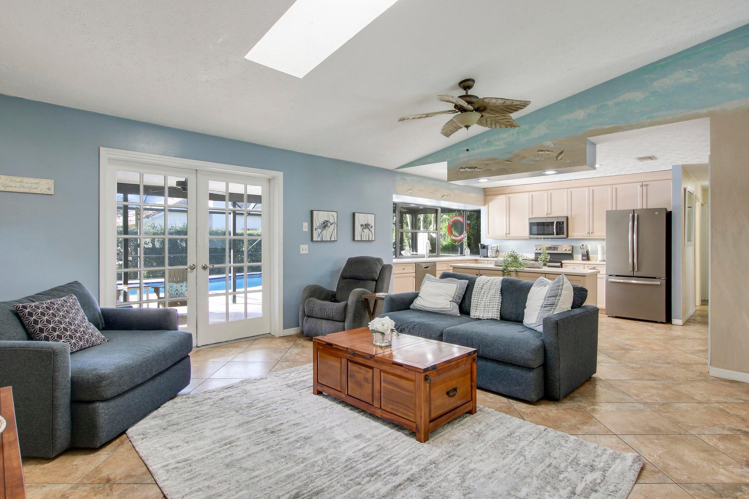 8148 SE Coconut Street