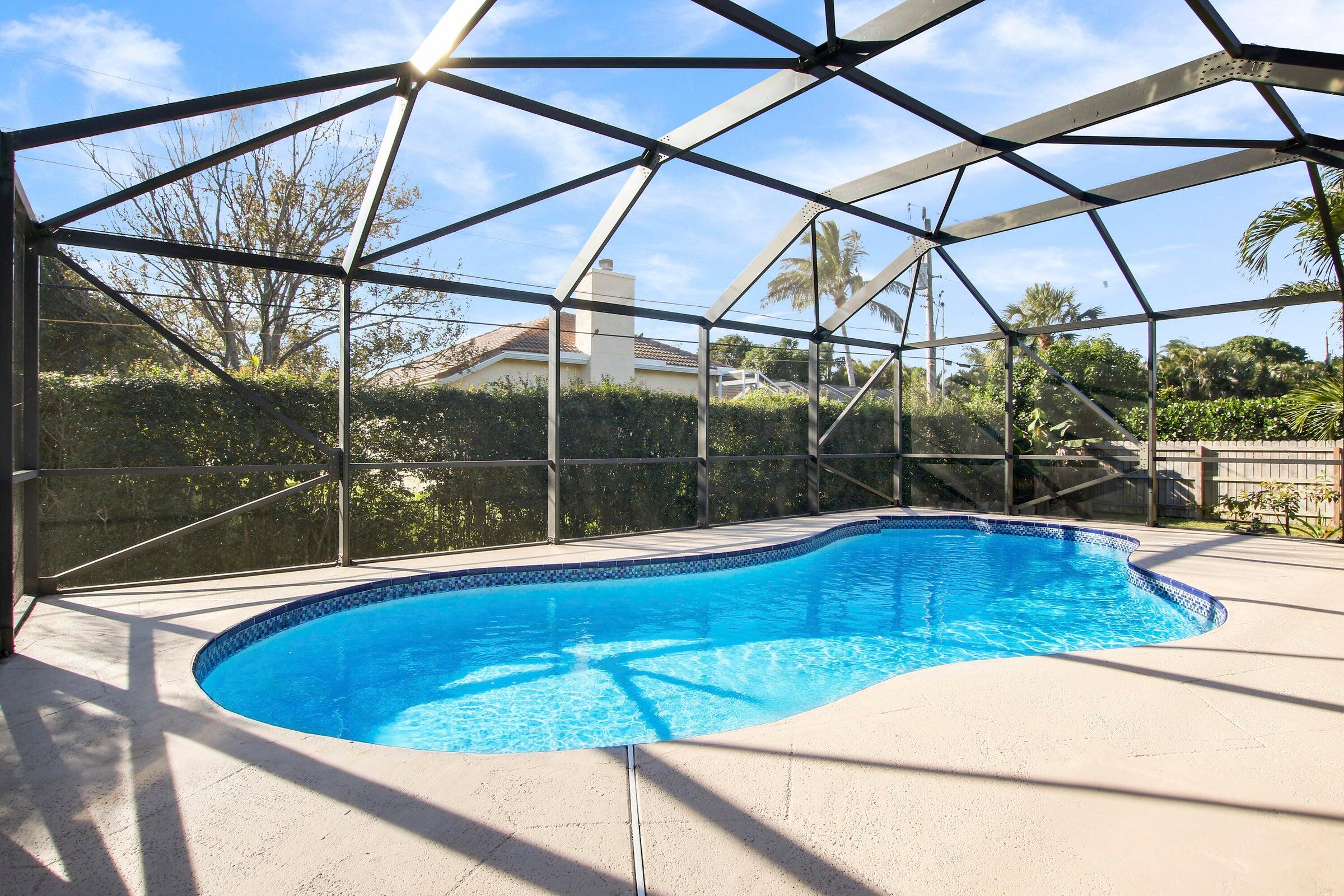 8148 SE Coconut Street