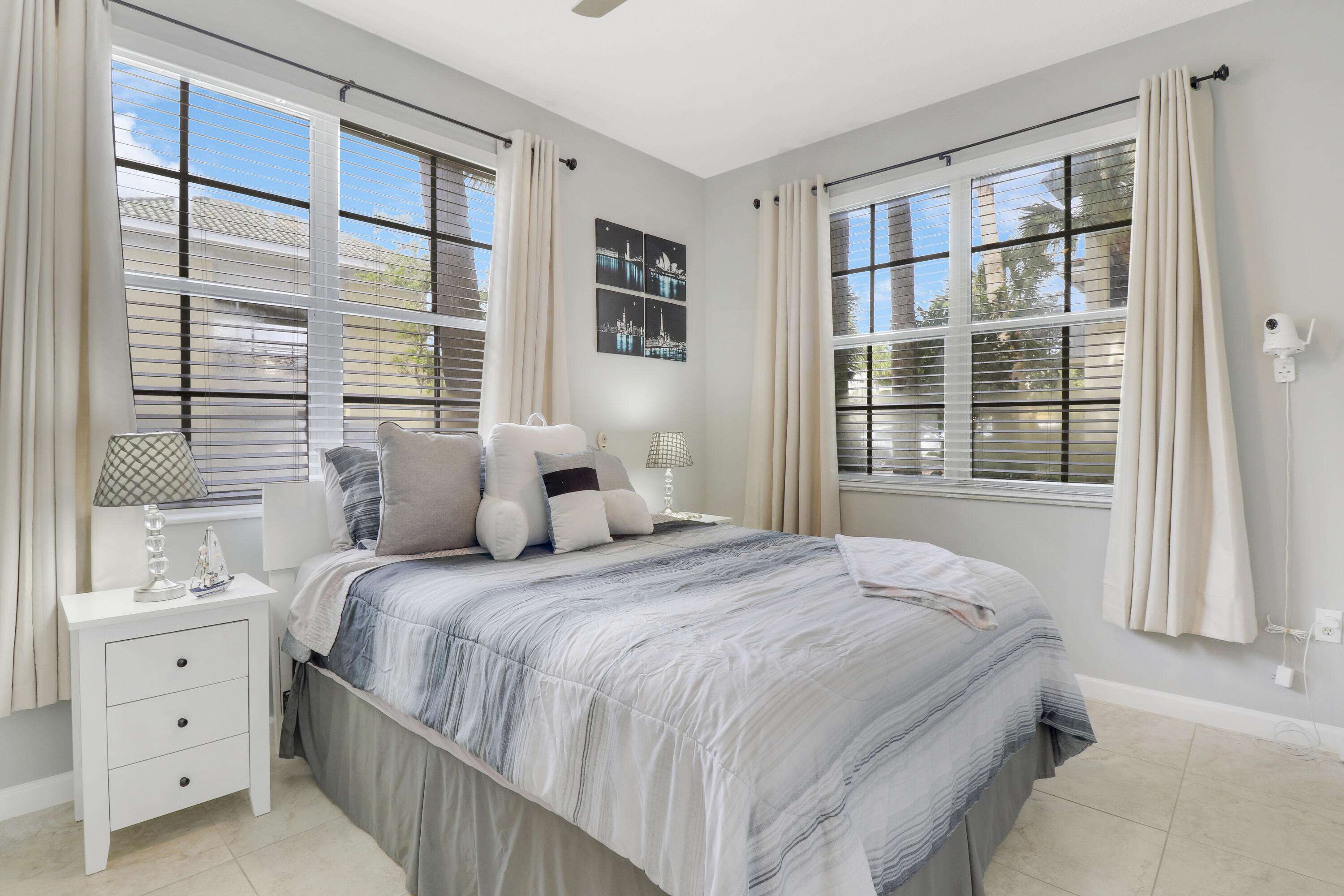 1116 University Boulevard 14