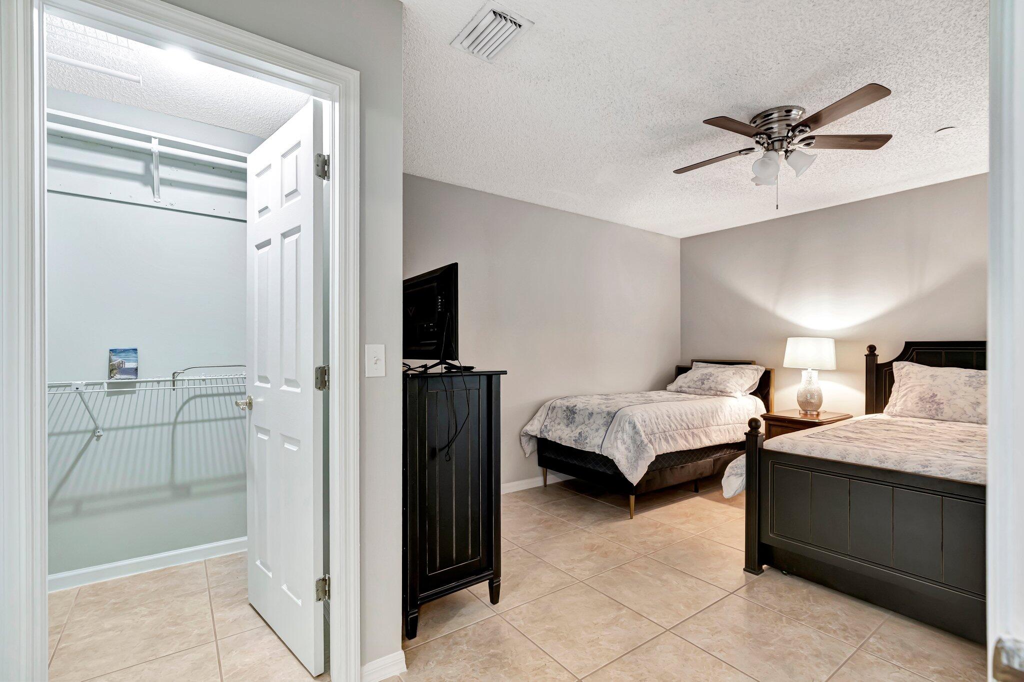 6190 Lauderdale Street