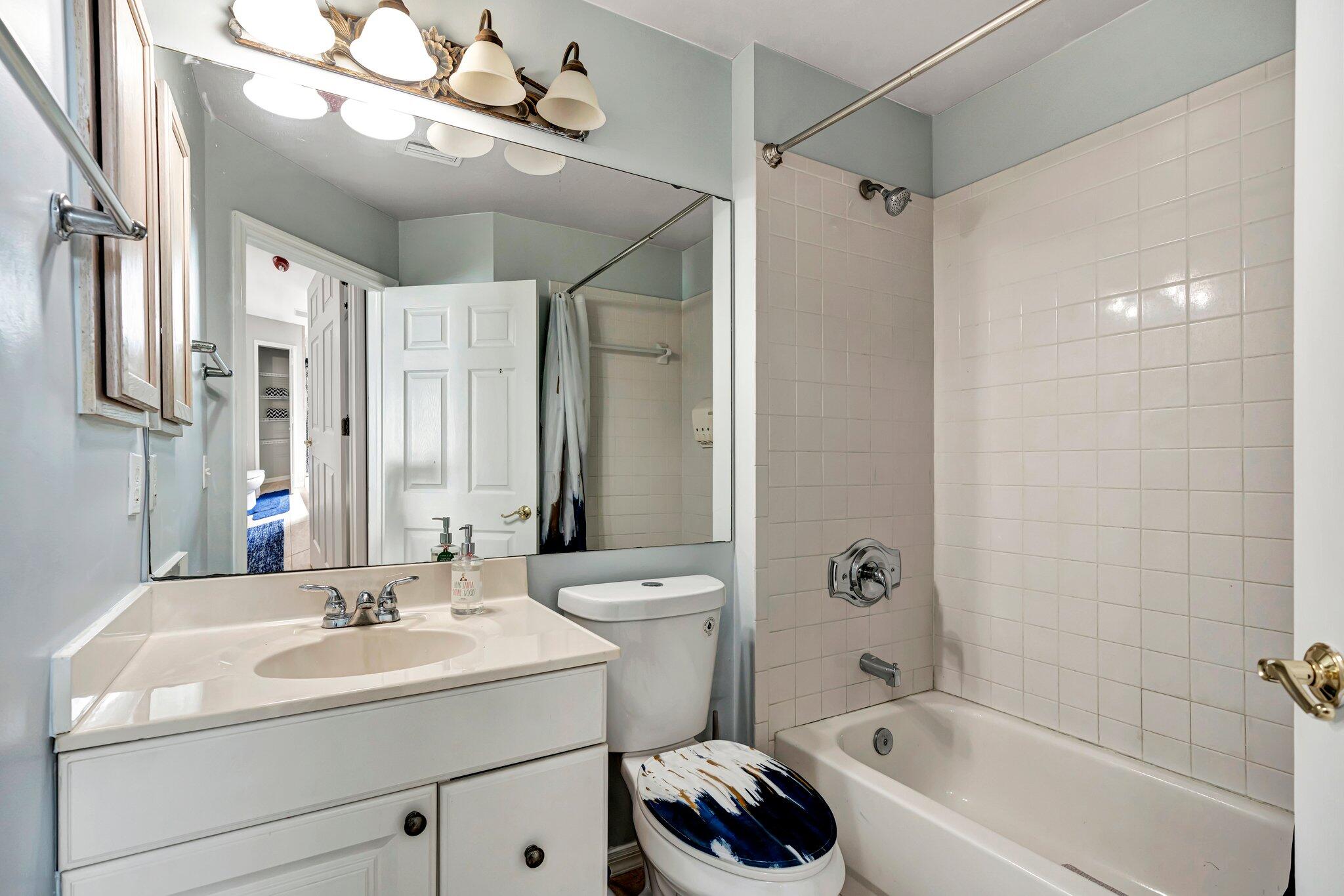 6190 Lauderdale Street