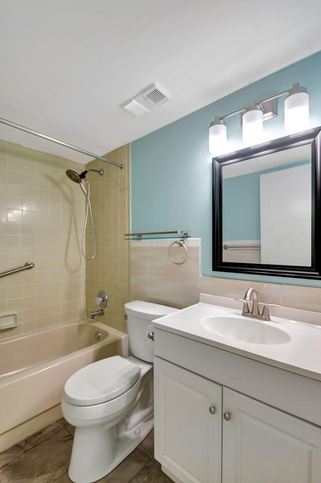 3178 Via Poinciana 208