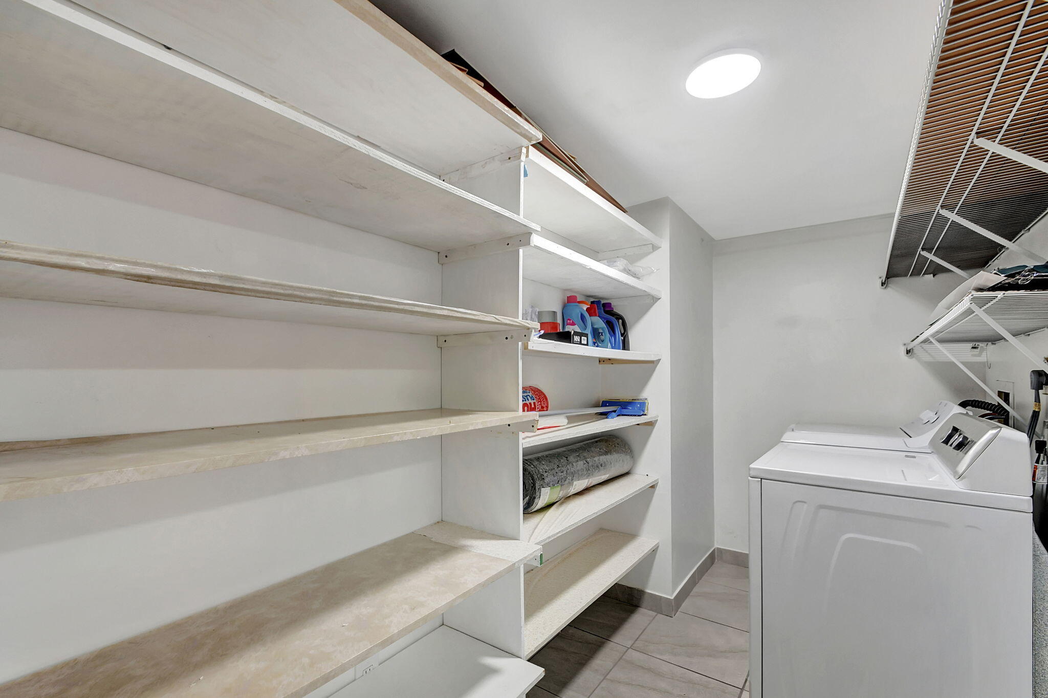 3178 Via Poinciana 208