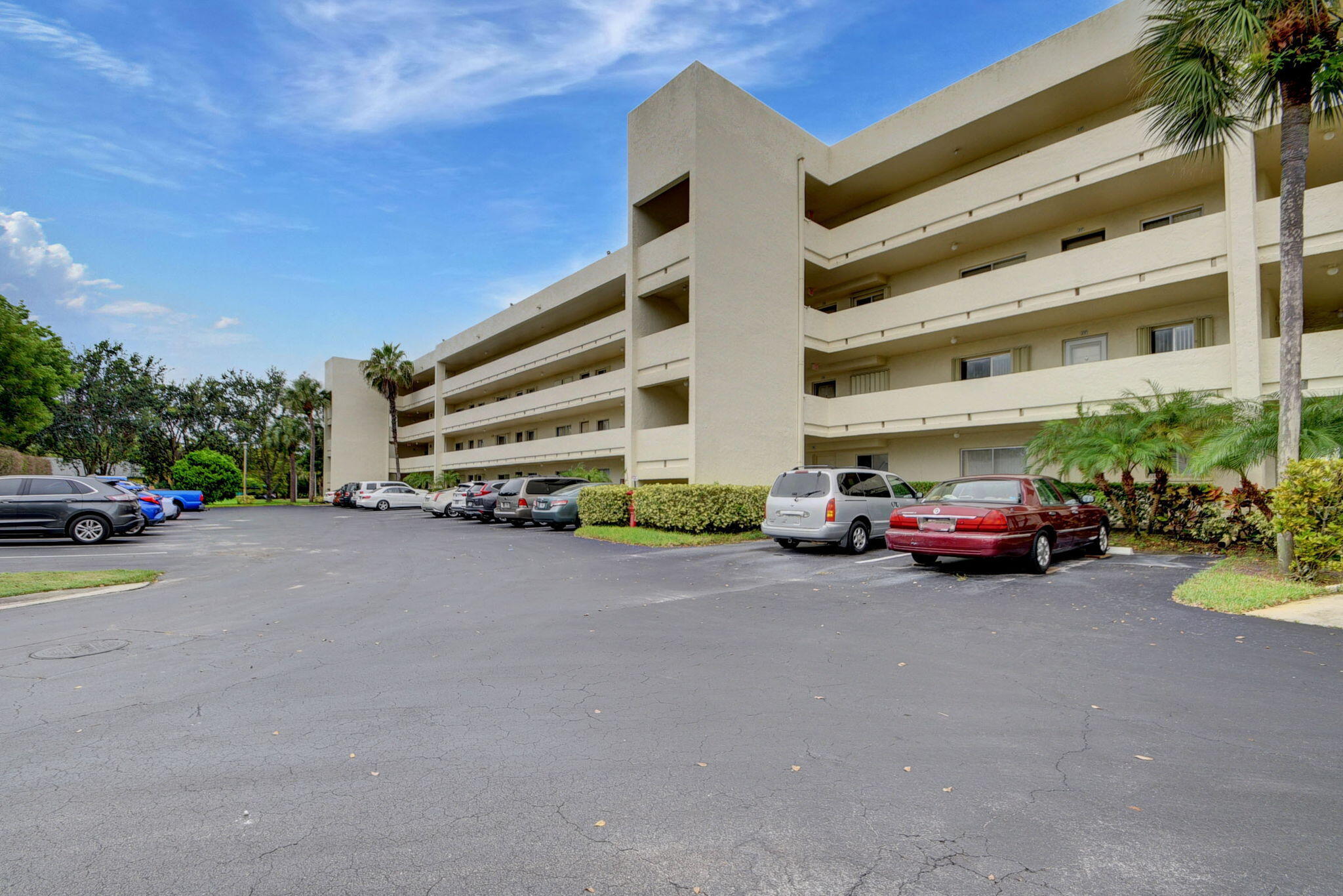 3178 Via Poinciana 208