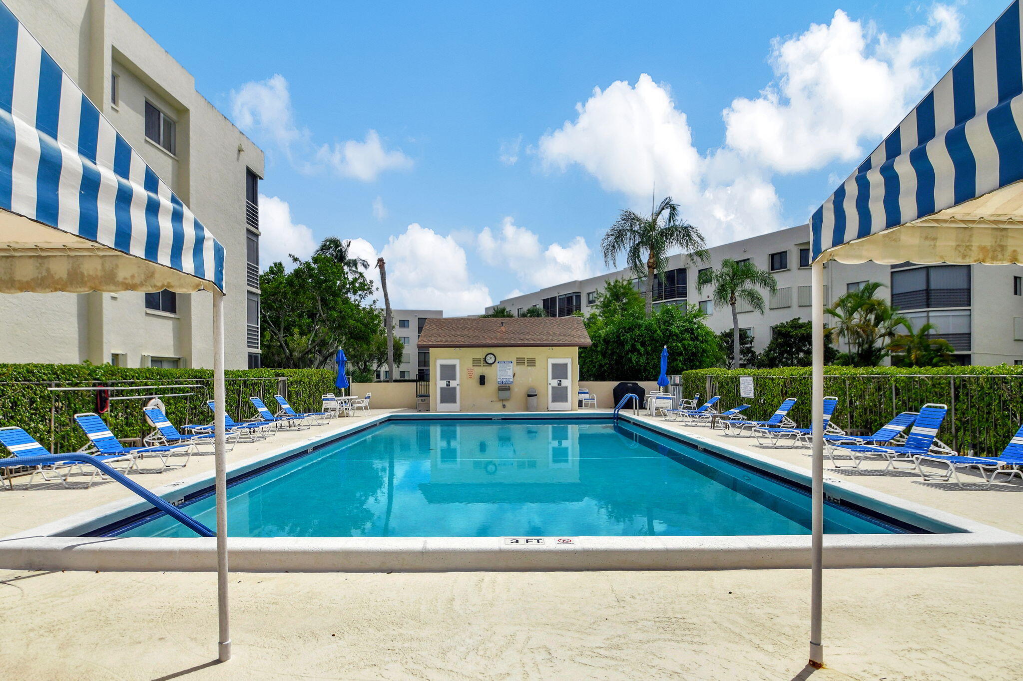 3178 Via Poinciana 208