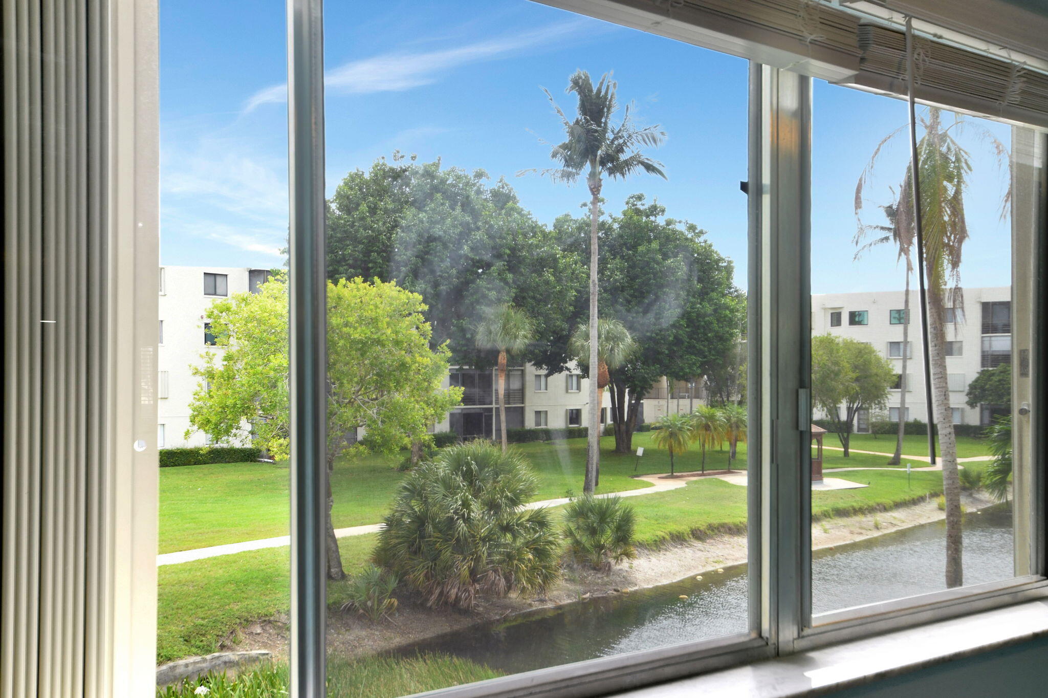 3178 Via Poinciana 208