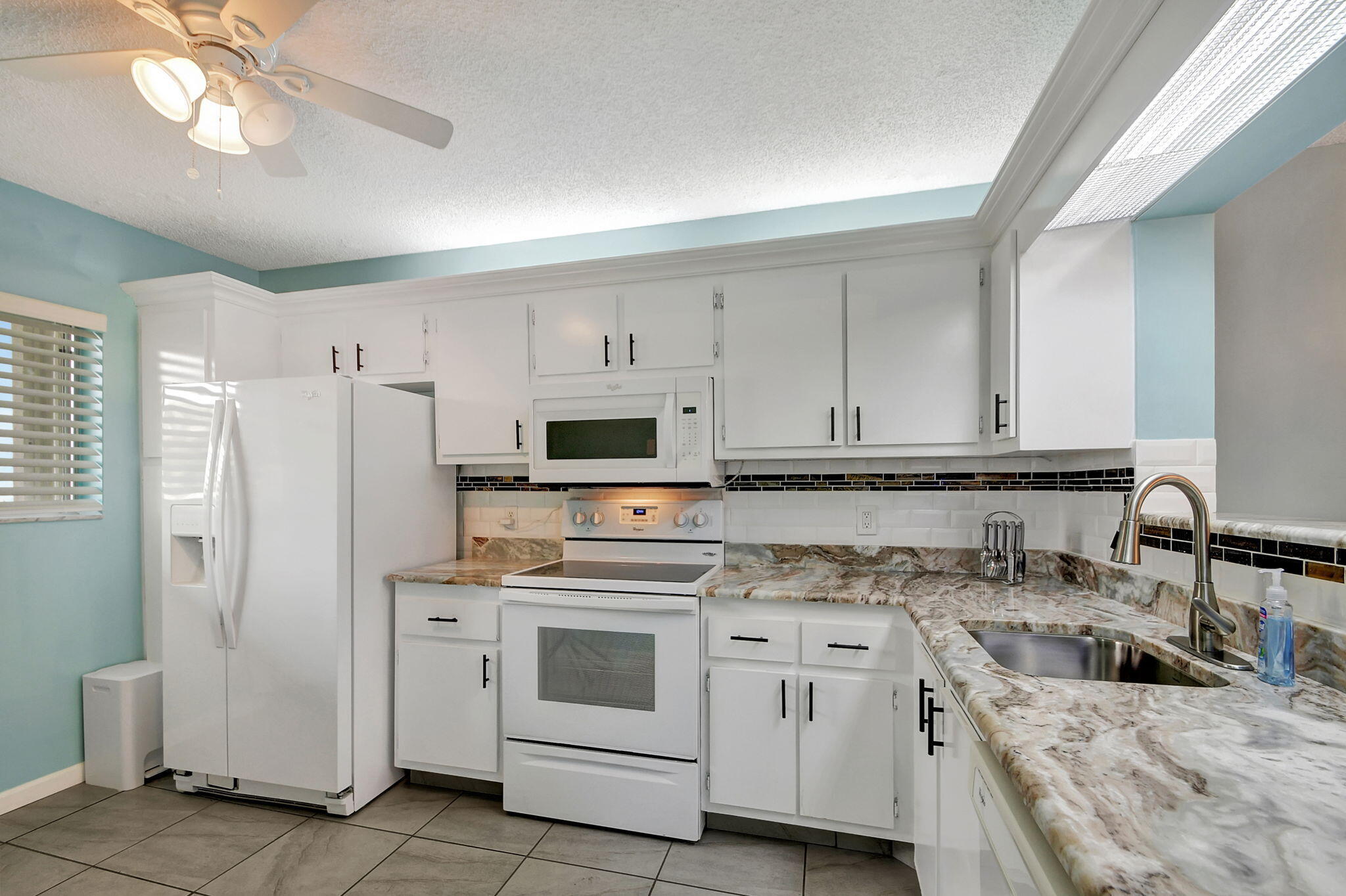 3178 Via Poinciana 208