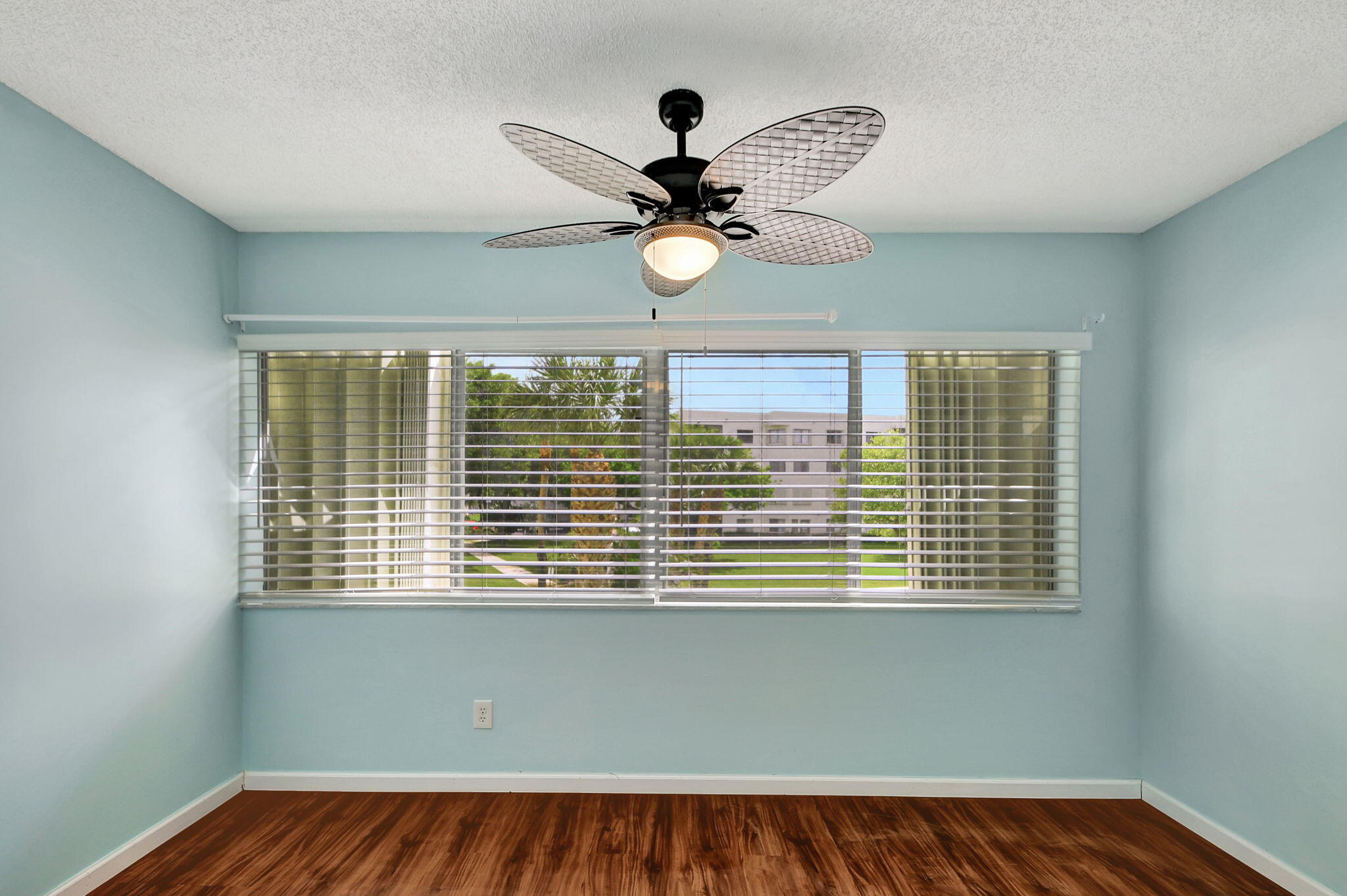 3178 Via Poinciana 208