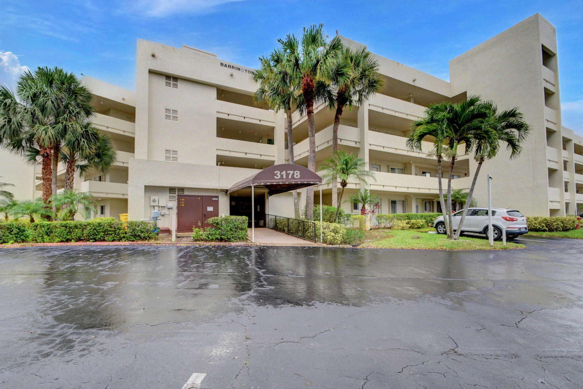 3178 Via Poinciana 208