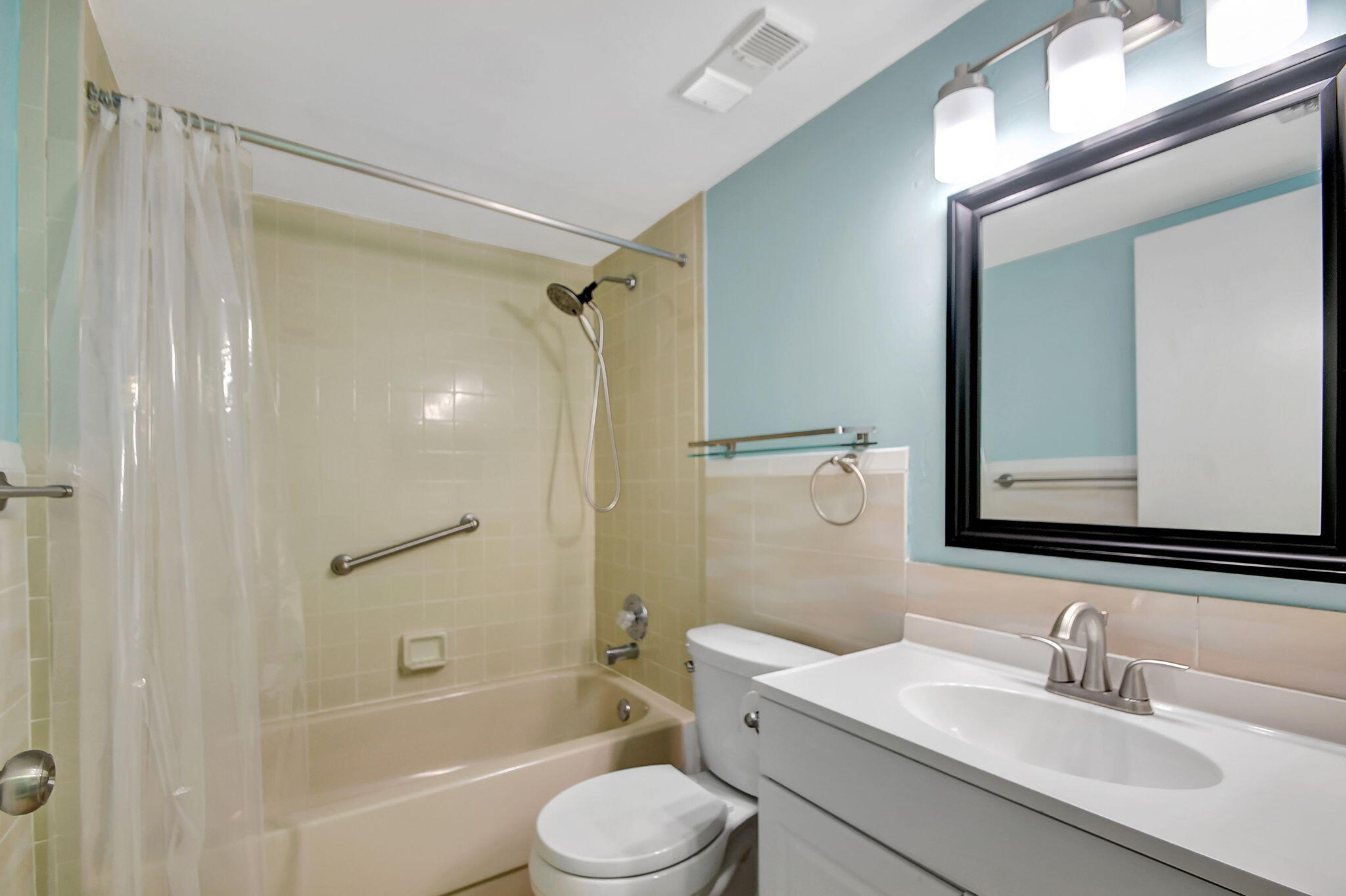 3178 Via Poinciana 208