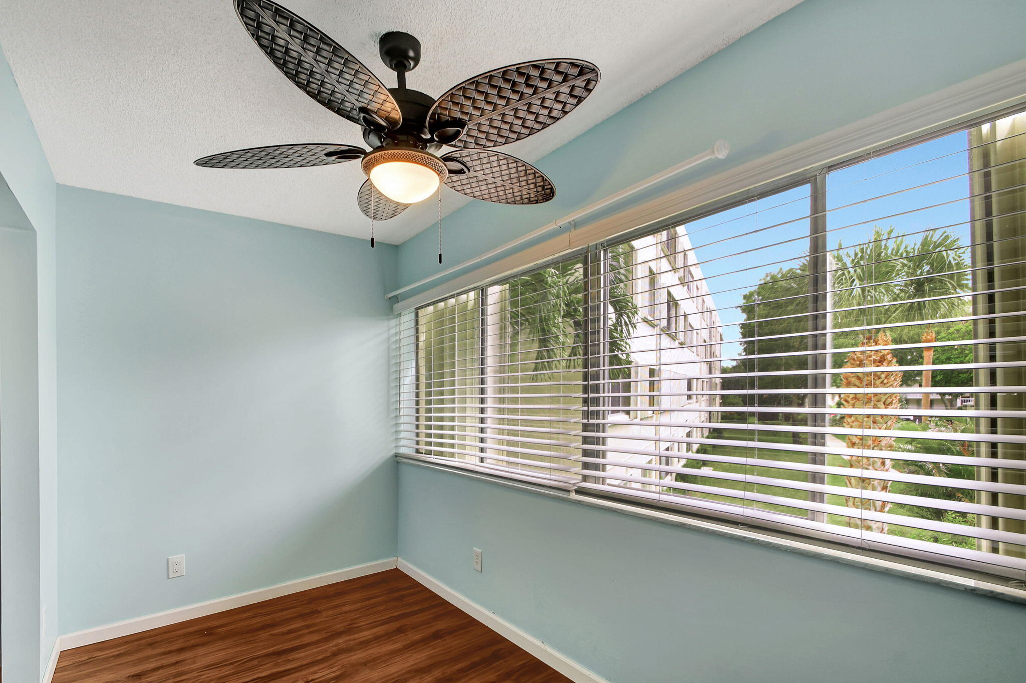 3178 Via Poinciana 208