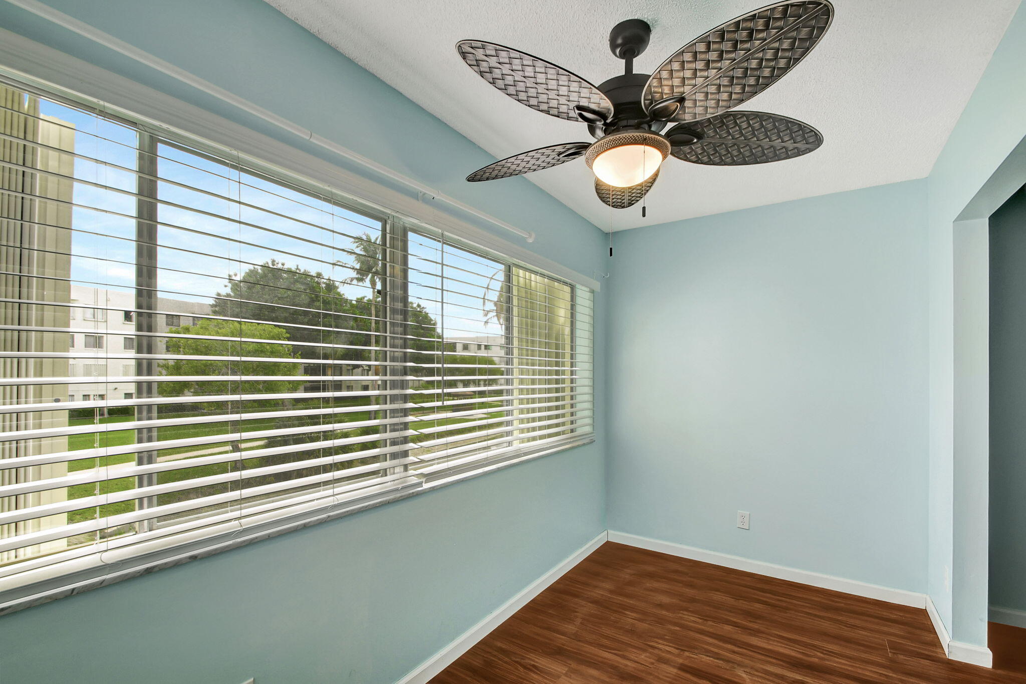 3178 Via Poinciana 208