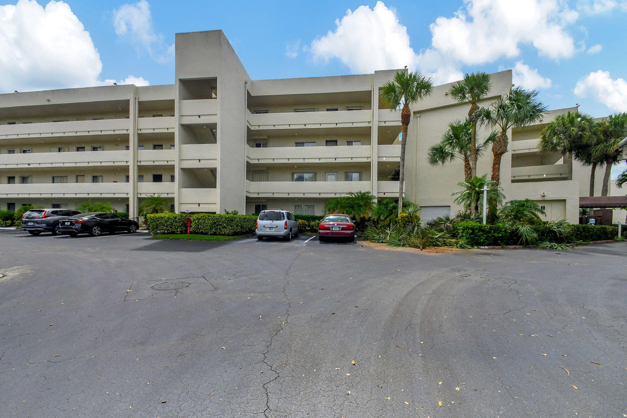 3178 Via Poinciana 208