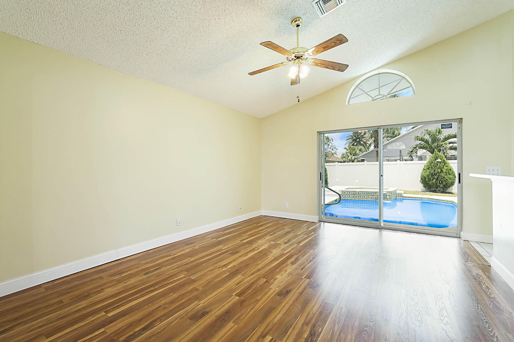 6333 Hollywood Street